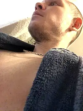 Snapshot of Spielzeugtwink chatting on January 18, 11:30 pm Spielzeugtwink online show from January 18, 11:30 pm