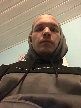 Snapshot of Spielzeugtwink chatting on February 1, 4:27 pm Spielzeugtwink online show from February 1, 4:27 pm