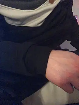 Snapshot of Spielzeugtwink chatting on February 4, 4:13 pm Spielzeugtwink online show from February 4, 4:13 pm