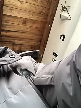 Snapshot of Spielzeugtwink chatting on February 13, 1:29 pm Spielzeugtwink online show from February 13, 1:29 pm