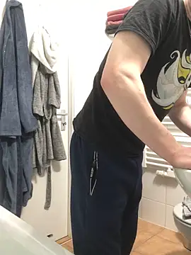 Snapshot of Spielzeugtwink chatting on February 24, 10:08 pm Spielzeugtwink online show from February 24, 10:08 pm