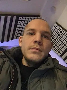 Spielzeugtwink online show from March 13, 12:45 pm