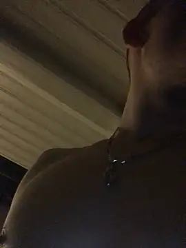Snapshot of Spielzeugtwink chatting on May 2, 11:32 pm Spielzeugtwink online show from May 2, 11:32 pm
