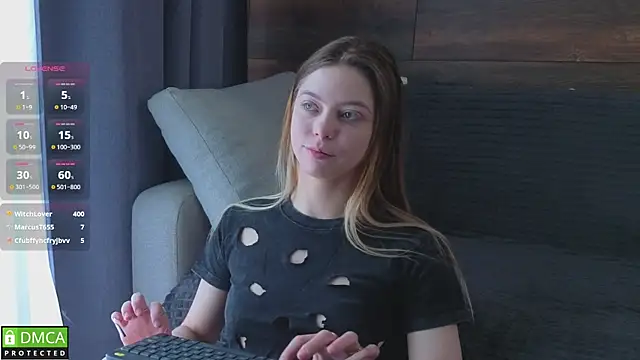 EmilieLong online show from April 11, 7:45 am