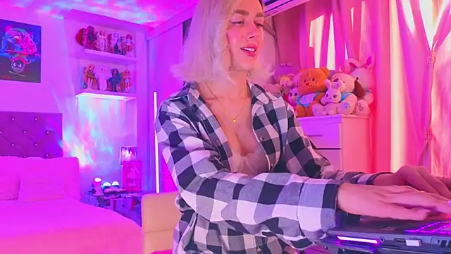 MadamBarbiee online show from December 13, 9:20 pm