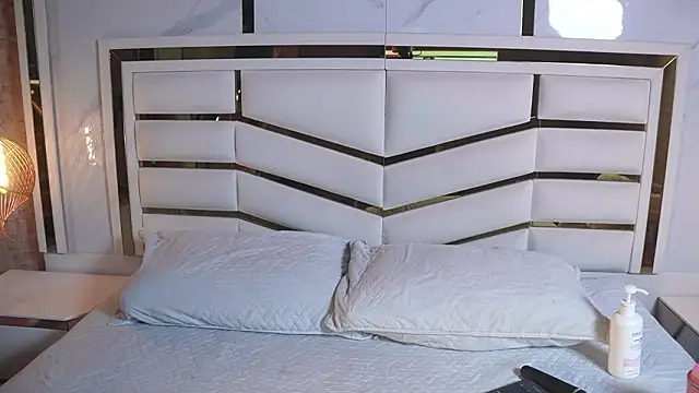 luciana agudelo online show from March 15, 7:20 pm