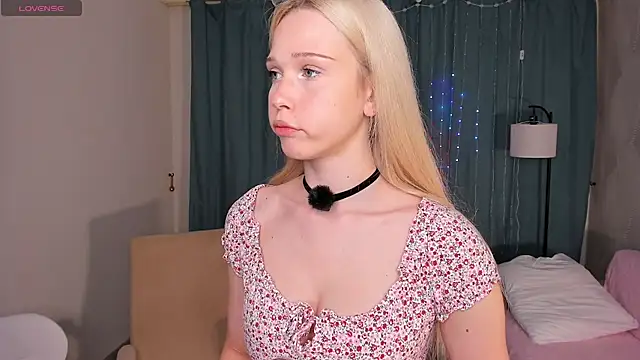 Snapshot of CherrylHolme chatting on July 5, 7:21 pm CherrylHolme online show from July 5, 7:21 pm