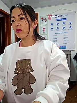 JustSamantha  online show from February 5, 12:32 pm