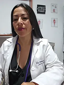 JustSamantha  online show from June 12, 11:20 am
