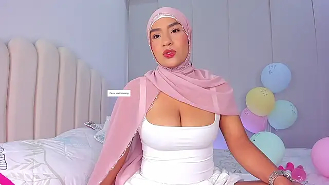 Snapshot of Amira-Zahra chatting on April 19, 9:39 pm Amira-Zahra online show from April 19, 9:39 pm