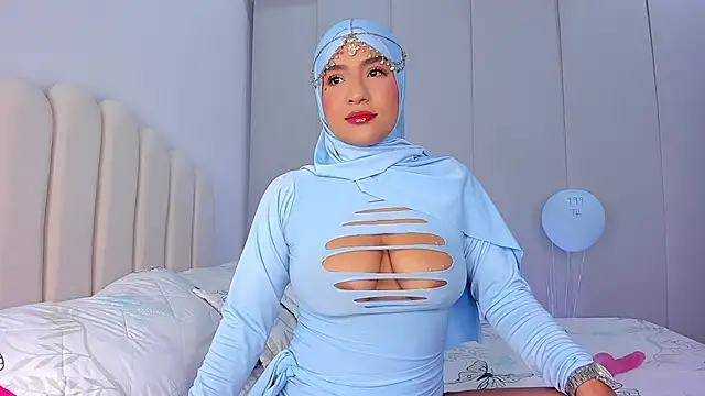Snapshot of Amira-Zahra chatting on April 22, 10:11 pm Amira-Zahra online show from April 22, 10:11 pm