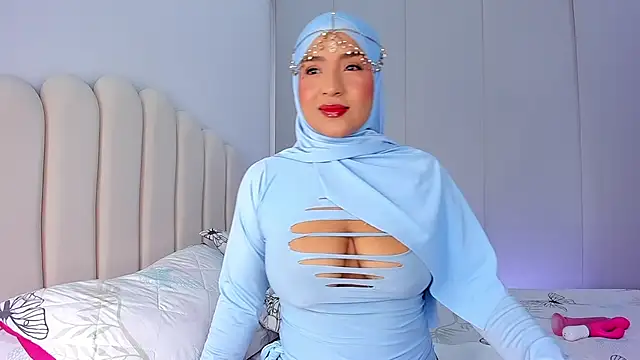 Snapshot of Amira-Zahra chatting on April 30, 9:19 pm Amira-Zahra online show from April 30, 9:19 pm
