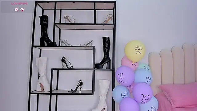 Snapshot of Amira-Zahra chatting on June 27, 10:59 pm Amira-Zahra online show from June 27, 10:59 pm
