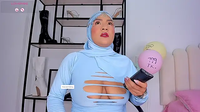 Snapshot of Amira-Zahra chatting on June 30, 10:33 pm Amira-Zahra online show from June 30, 10:33 pm