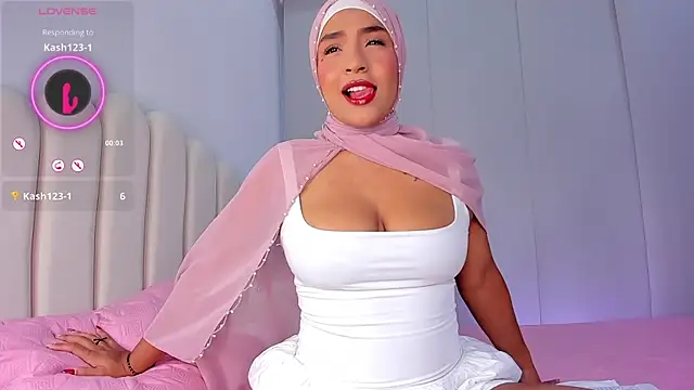 Snapshot of Amira-Zahra chatting on July 13, 10:12 pm Amira-Zahra online show from July 13, 10:12 pm