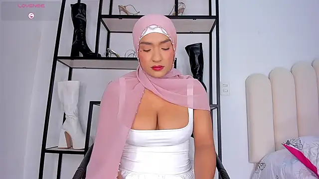 Snapshot of Amira-Zahra chatting on July 28, 10:20 pm Amira-Zahra online show from July 28, 10:20 pm
