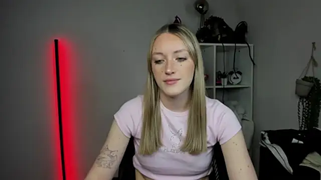 EvelynBlond online show from April 3, 12:36 pm