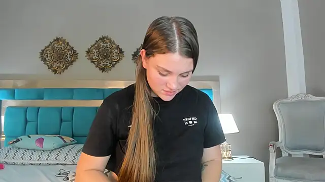 Snapshot of LiiaVelvet chatting on December 17, 2:06 am LiiaVelvet online show from December 17, 2:06 am