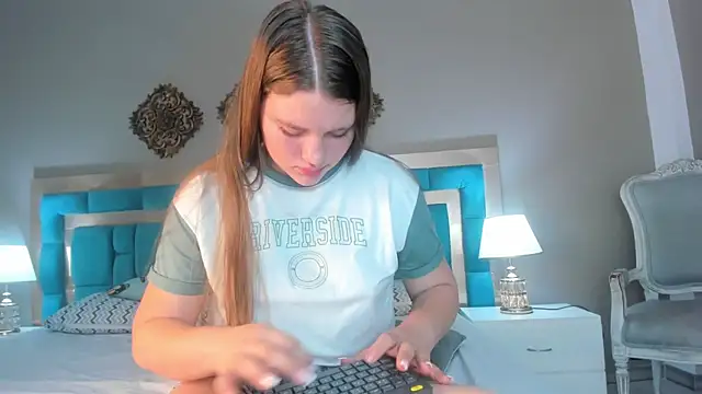 Snapshot of LiiaVelvet chatting on December 18, 4:35 pm LiiaVelvet online show from December 18, 4:35 pm