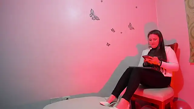 tiffanystorms- online show from November 30, 3:54 am