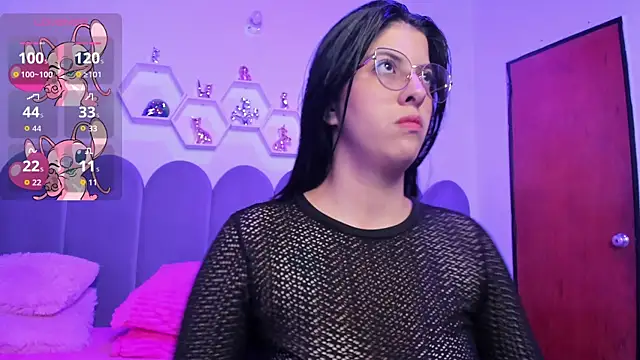 lunagomez24 online show from December 14, 2:50 am