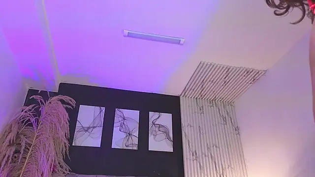 Snapshot of dahianae__ chatting on February 7, 3:32 am dahianae online show from February 7, 3:32 am