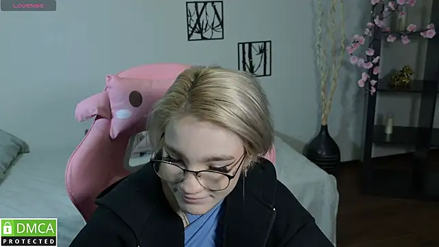 Megan Lora online show from January 7, 12:57 am