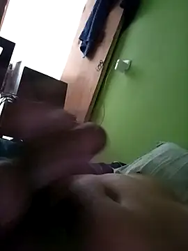 Snapshot of art-e9-2 chatting on December 4, 6:27 pm art-e9-2 online show from December 4, 6:27 pm