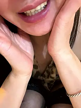 Snapshot of mitao_xx chatting on January 13, 2:44 pm mitao xx online show from January 13, 2:44 pm