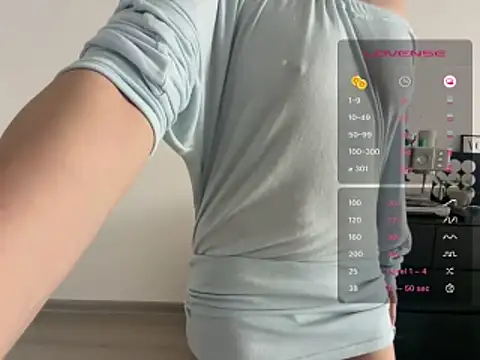 Snapshot of mitao_xx chatting on June 14, 2:24 am mitao xx online show from June 14, 2:24 am