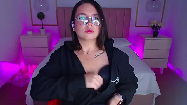 Snapshot of Alice_Sinclair_ chatting on November 20, 3:01 pm Alice Sinclair online show from November 20, 3:01 pm