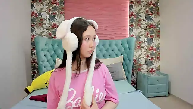 Snapshot of MonicaSway chatting on November 27, 3:47 pm MonicaSway online show from November 27, 3:47 pm