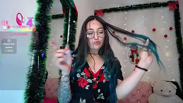 LunaAponte online show from December 16, 2:49 am