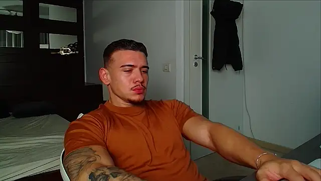 ElijahThorne online show from December 2, 5:46 am