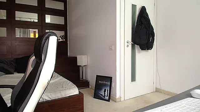 ElijahThorne online show from February 7, 8:18 am