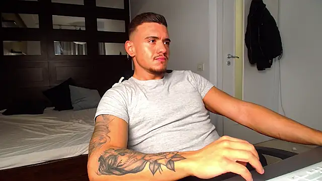 ElijahThorne online show from March 10, 6:40 am