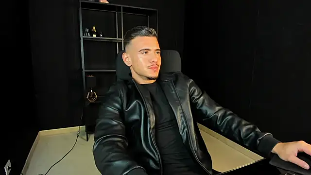 ElijahThorne online show from April 16, 6:58 am