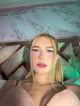 Snapshot of valeryfox__ chatting on January 6, 12:25 am valeryfox online show from January 6, 12:25 am