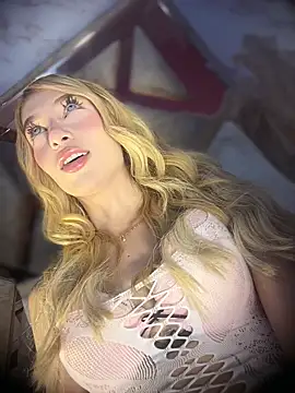 valeryfox   online show from March 28, 11:59 pm