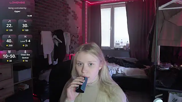 mollydollka online show from November 24, 7:30 am