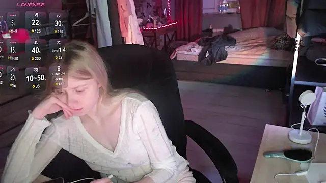 mollydollka online show from December 1, 2:00 pm