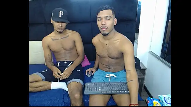 Straight latinX online show from November 22, 3:05 am