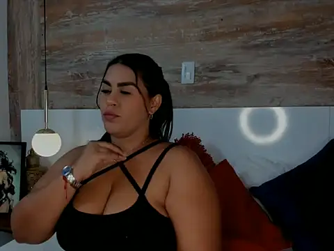 lathiffa online show from December 4, 8:39 pm