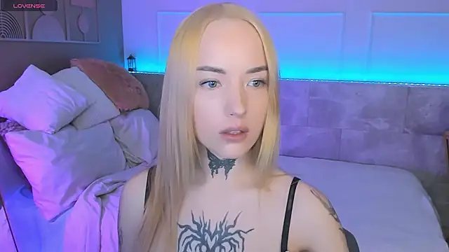 Snapshot of MarquiseMuse chatting on February 15, 6:32 am MarquiseMuse online show from February 15, 6:32 am