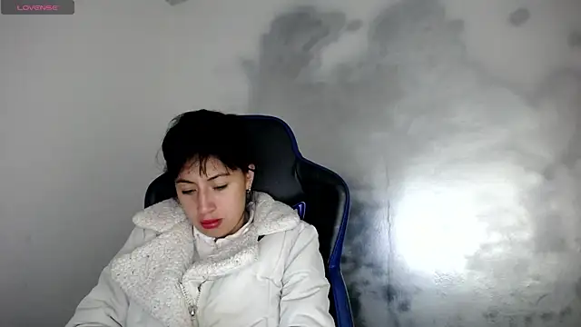 Snapshot of luisa_homes chatting on February 18, 12:56 pm luisa homes online show from February 18, 12:56 pm