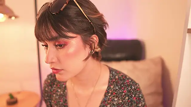 Mackenzie Lia online show from January 8, 6:43 pm