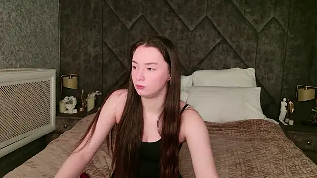 Amber Bond online show from February 6, 5:56 am