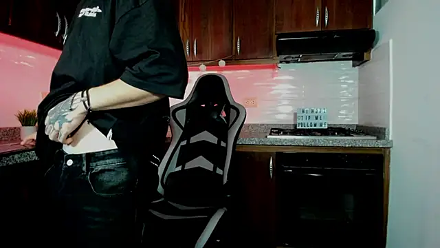 Snapshot of eren_jeager chatting on February 4, 2:17 am eren jeager online show from February 4, 2:17 am