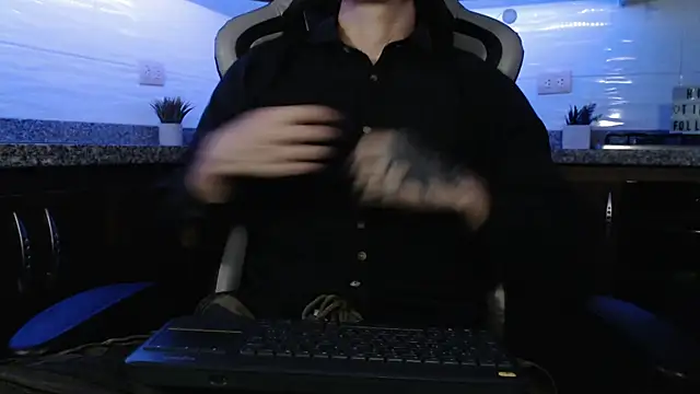 Snapshot of eren_jeager chatting on February 20, 1:35 am eren jeager online show from February 20, 1:35 am