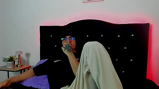 Snapshot of eren_jeager chatting on February 21, 1:28 am eren jeager online show from February 21, 1:28 am